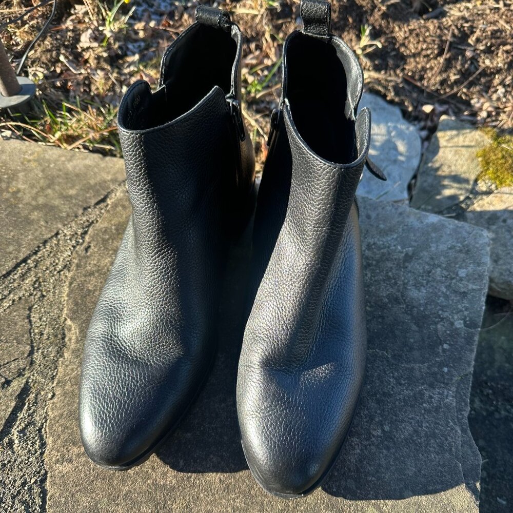 Caslon Brielle Black Water-Resistant Leather Ankle Bootie Size 10